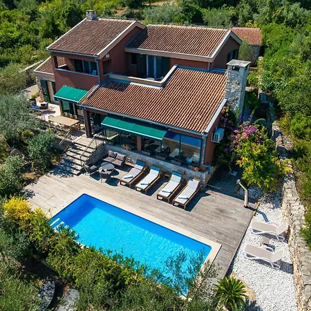 Artorius Villa *